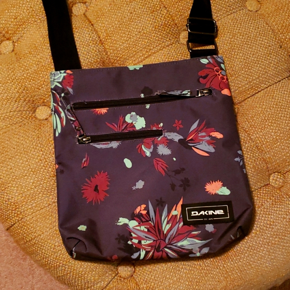 Dakine crossbody purse like brand new